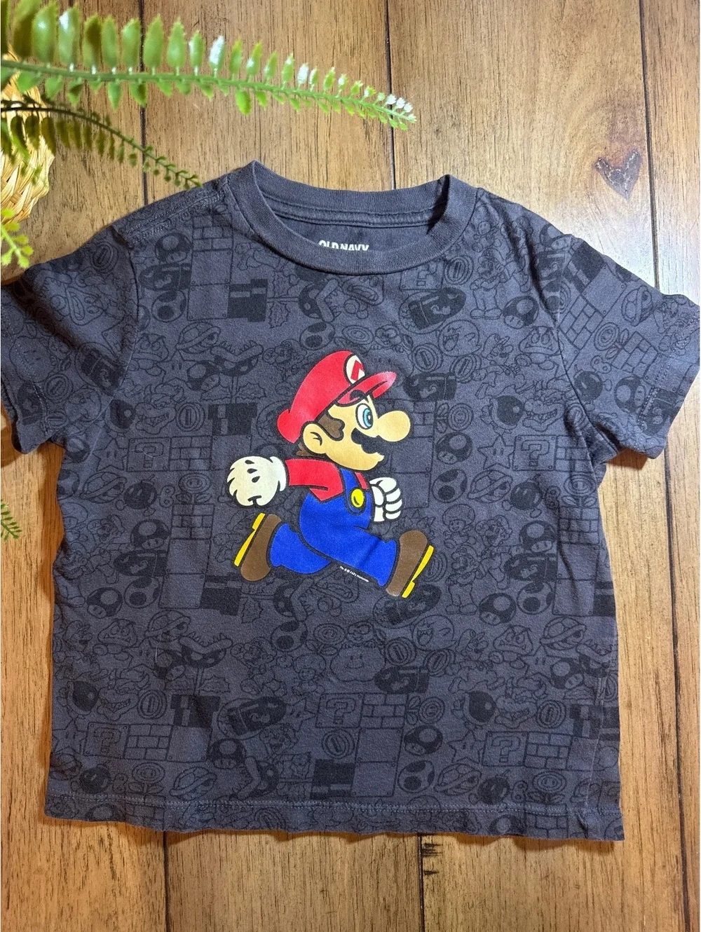Old Navy Super Mario Graphic Tee – Boys 4T (Tagged 5T)